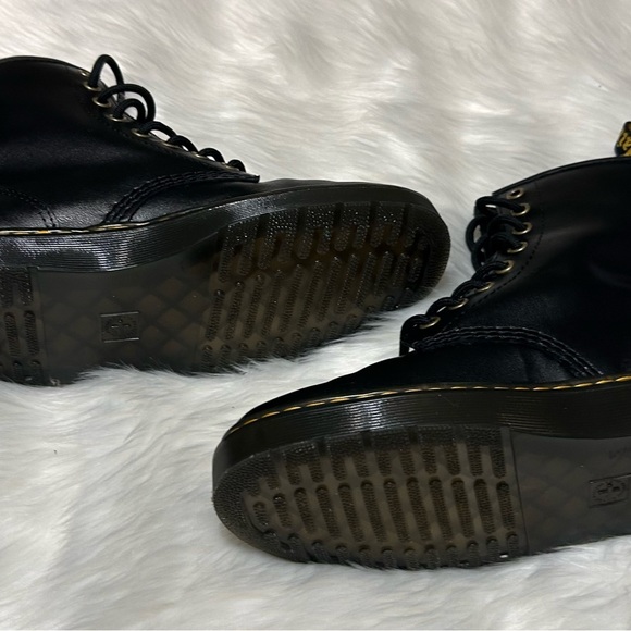 Dr. Martens Unisex Black Lace-Up Boots Women size 7 Men size 6 - Picture 6 of 7